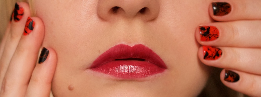 Dior Rouge 977 Pied-de-Poule swatches lips